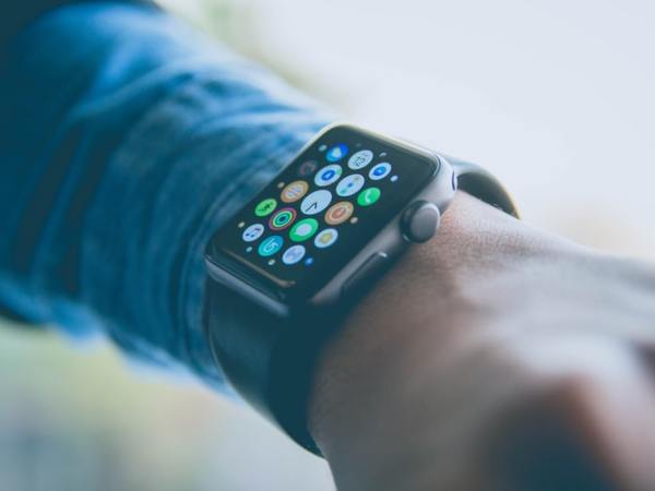 Give Your Apple Watch a Luxurious Look With These Premium Strap Options